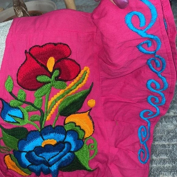 Beautiful Lovely top floral needed - Picture 4 of 10